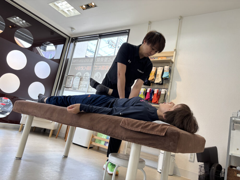 股関節の改善に手技療法(整体 筋膜リリース)を行なっている